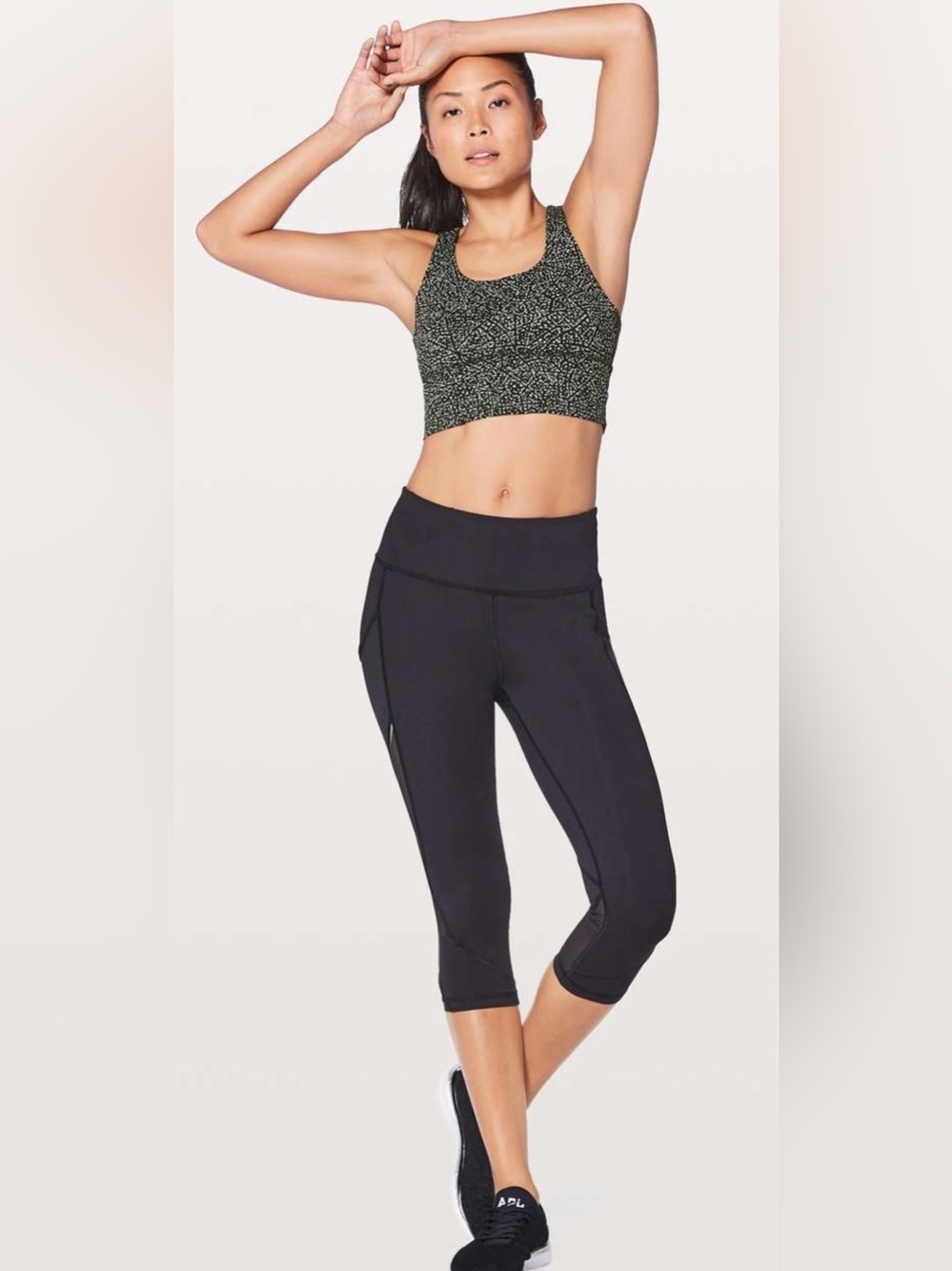 Like New Lululemon Invigorate Bra Longline in Nightview Black/White size 4